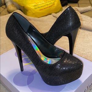 Black glitter platform pumps
